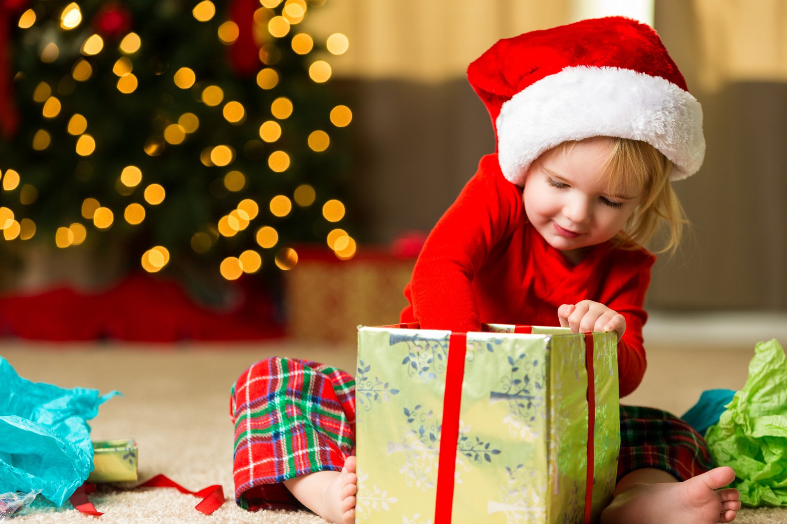 10 лучших новогодних подарка для малышей на 2024 год